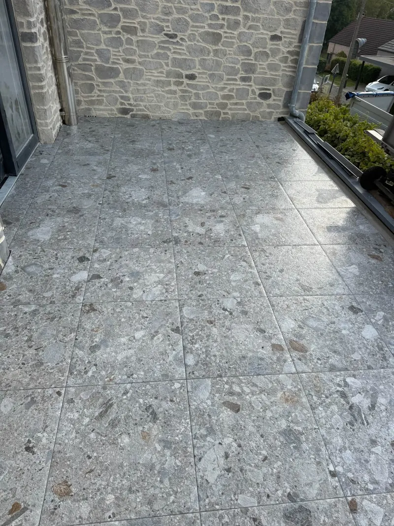 Terrasse carrelée réalisée par MD Chape & Carrelage (01)