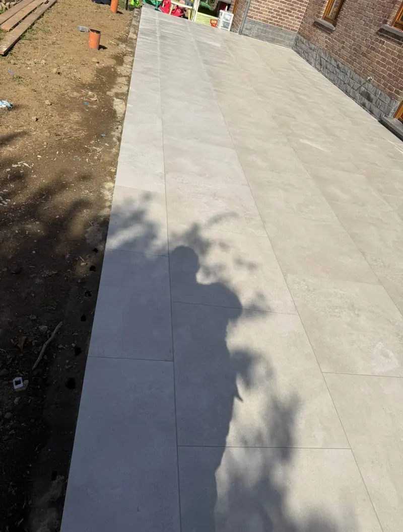 Terrasse carrelée réalisée par MD Chape & Carrelage (04)