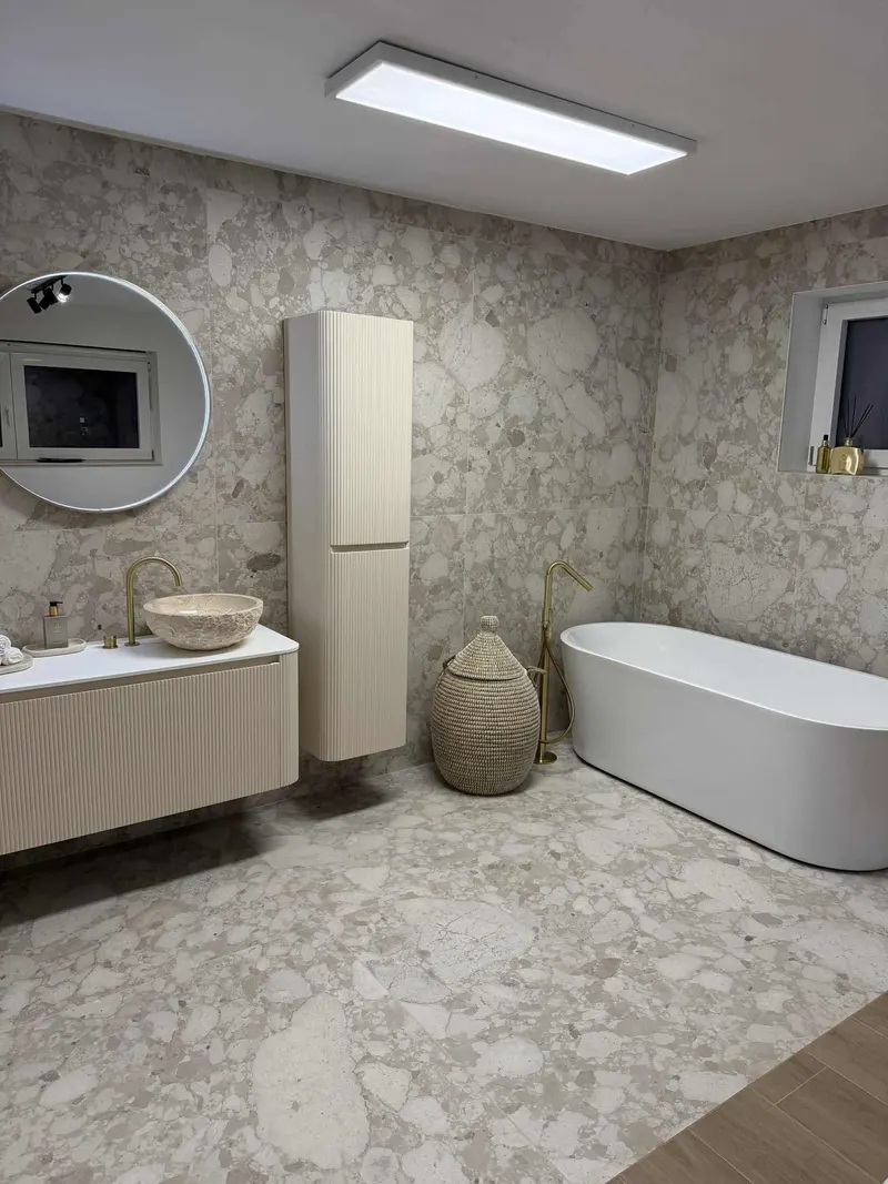 Salle de bains carrelée au mur et au sol par MD Chape & Carrelage (15)