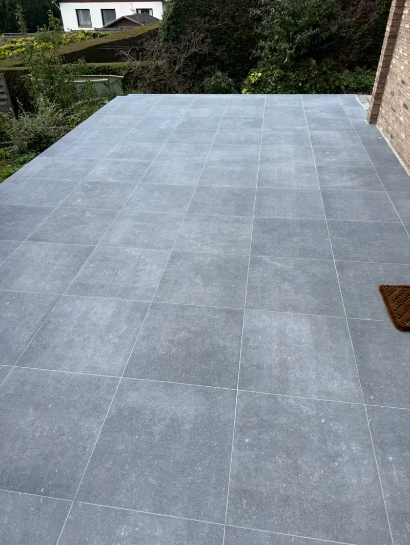 Terrasse carrelée réalisée par MD Chape & Carrelage (11)