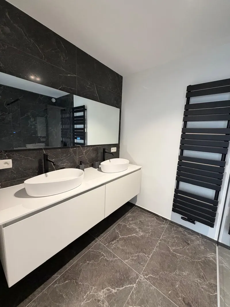 Salle de bains carrelée au mur et au sol par MD Chape & Carrelage (08)