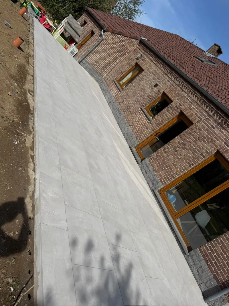 Terrasse carrelée réalisée par MD Chape & Carrelage (06)