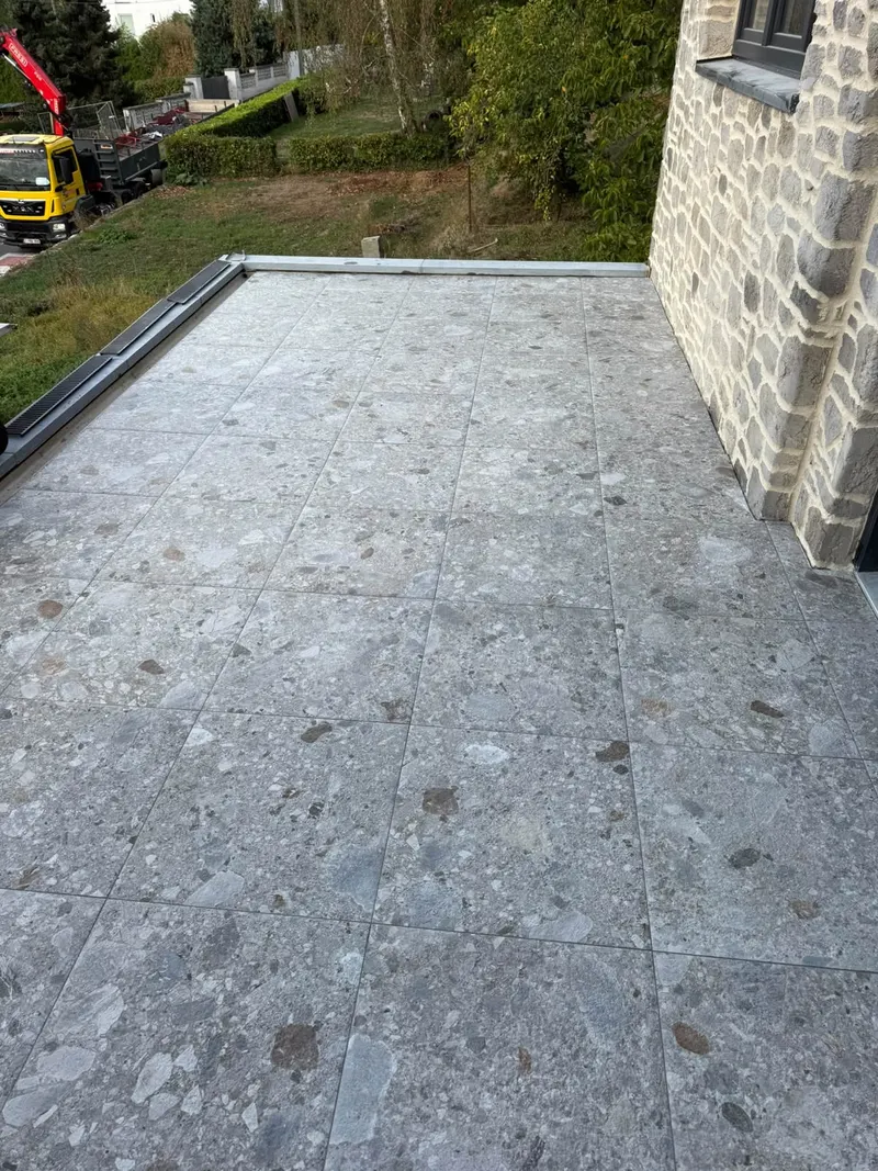 Terrasse carrelée réalisée par MD Chape & Carrelage (02)